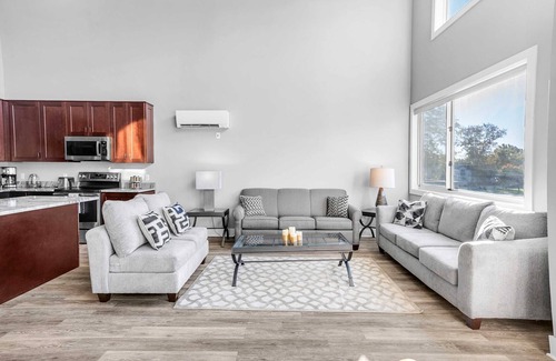 Birmingham Apartment | Elegant Parkside Retreat