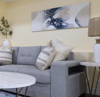 Downtown London Apartment | Elegant & Private Apartment - Short Walk From Downtown
