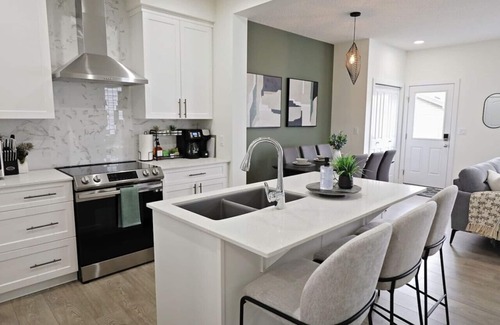 Northwest Edmonton House | Elegant Retreat w/King Beds|Golf|Disney+|Near WEM