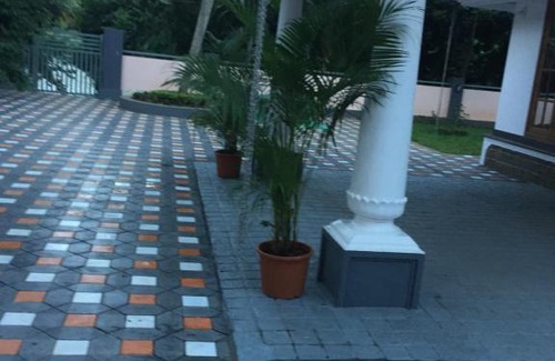 Veliyathunadu House | Elegant River Front Villa