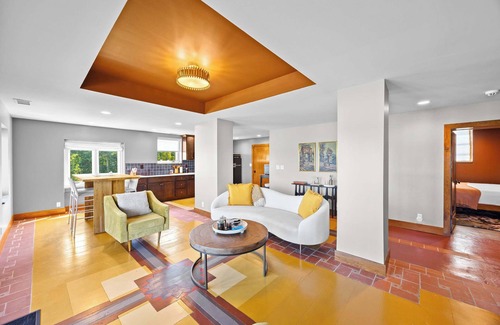 Louisville House | Elegant Riverside Escape | Bottom-Floor Haven