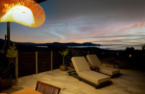 Episkopi House | Elegant Roof Deck House with Jacuzzi