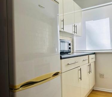 City Centre Glasgow House | Elegant Room in Glasgow City Center