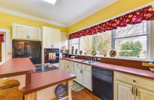 Lincolnton House | Elegant + Spacious Retreat ~ 18 Mi to Lake Norman!
