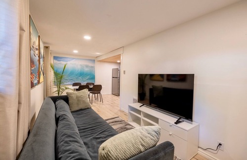 Dundarave House | Elegant Suite by the Ocean in West Vancouver near Horseshoe Bay Ferry & Whistler