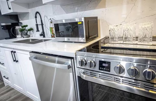 Brampton House | Elegant Two Bdr. Basement Apartment with Private Entrancen