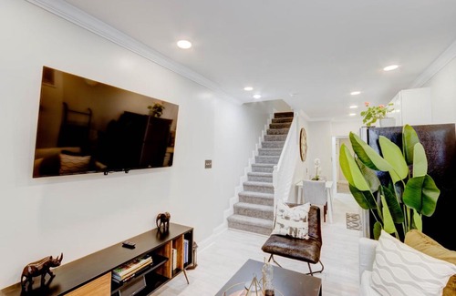Canton Villa | Elegant Urban Retreat - Walk To Patterson Park