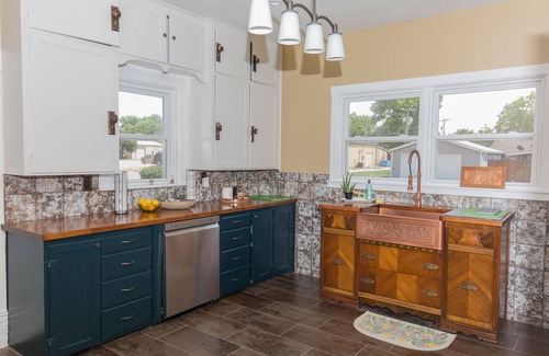 Marquette House | Elegant Victorian 5 bedroom Remodeled House