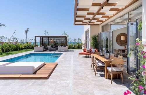Soma Bay Villa | Elegant Villa with Jacuzzi, Swim-Up Pool, Garden, Full Kitchen & VIP Amenities