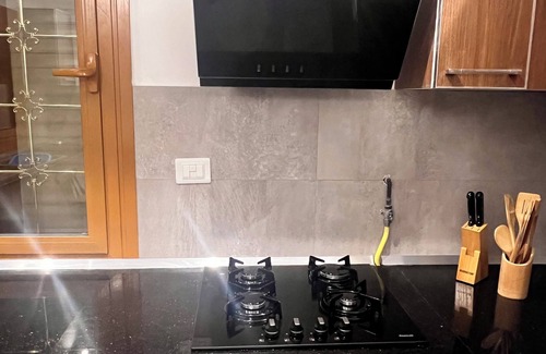 Ariana House | Elegant Villa Floor with 2 Balconies, 10min Airport