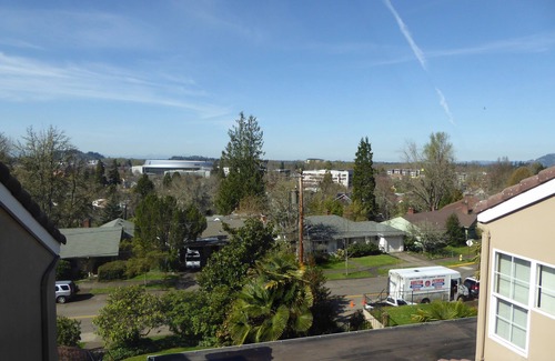 Fairmont House | Elegant Villa Near University of Oregon and Matthew Knight Arena