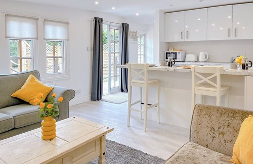 Mayfield Cottage | Elegantly finished lodge with a private, decked garden.