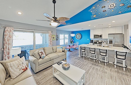 Harbor Oaks Condo | Elegantly Remodeled Canal-Front Getaway | Pools, Tennis, Dock | Mins to Beach