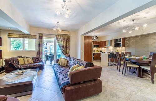 Nea Chora Apartment | Elena Apartment, 3 BD, 2 BA, modern, 100 meters from sandy beach