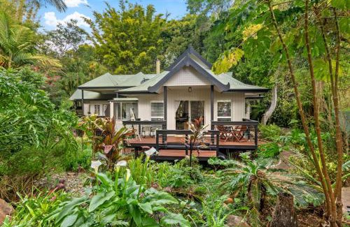 Montville House | ELEVATA VILLA Luxe Spa Jacuzzi - Wood Fire - Claw Bath - Pet Friendly