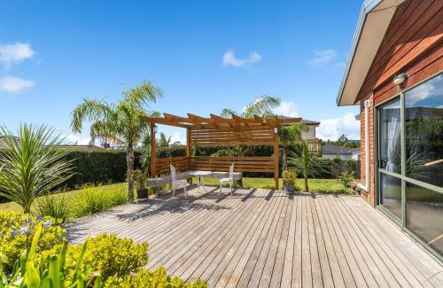 Henderson House | Elevated Family Sized Guest-house with Beautiful Views