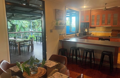 Alawa House | Elevated Tropical House