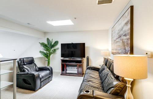 Fairland Apartment | Elevator In-Unit 3-Story Condo Only 14 Mi to DC!