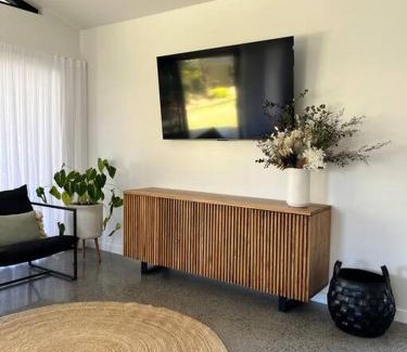 Mossman House | Eleven Watson Guesthouse