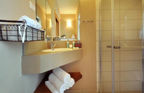 Amka Cabin | Elisheva Boutique Suite