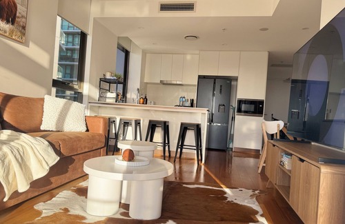 Newstead Apartment | Elite Stay- at THE DEAN’s PLACEnW/City & Sunset View Free private parking, Pool