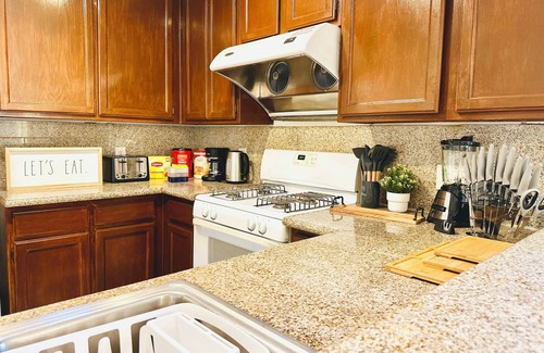 Spring Valley House | Elite Vegas Retreat: 4BR 3BA with Stearns & Foster Beds & Fully Equipped Kitchen