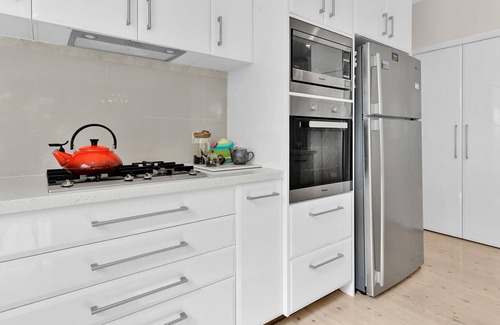 Calare House | Eliza Estate - Elite 1900s Hideaway, Tennis Court