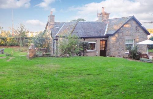 Alford House | Elizabeth Lodge - Cottage