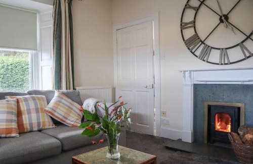 Alford House | Elizabeth Lodge - Cottage