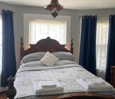 Elizabeth House | Elizabeth New Jersey bedroom -Newark Airport -New York City