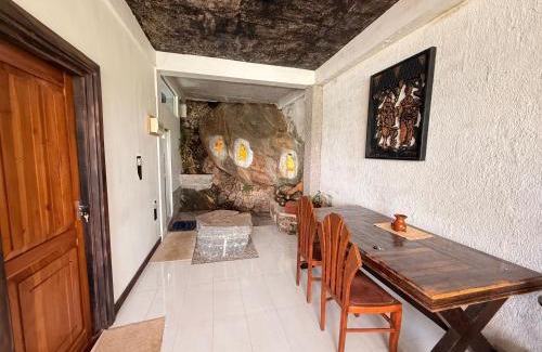 Teldeniya Cabin | Elizabeth Water Gate