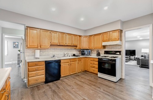 Elk Grove Village House | Elk Grove Village FHS Rental