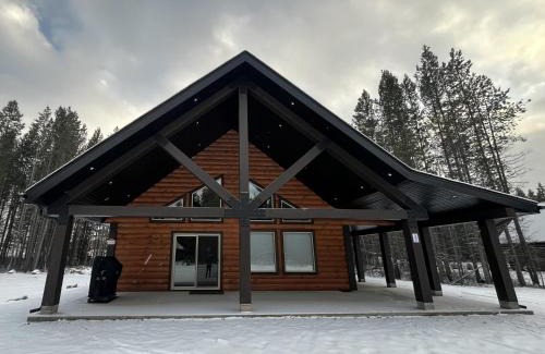 Valemount Villa | Elk Horn Cabin Rental