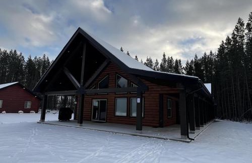 Valemount Villa | Elk Horn Cabin Rental