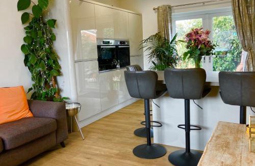 Malvern House | Elkstone House, Hot tub Luxury, Comfortable Home