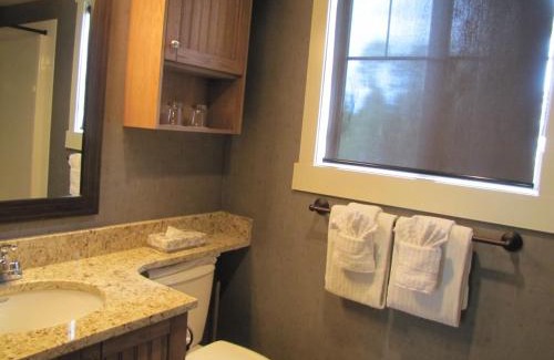 Elkwater Hotel | Elkwater Lake Lodge and Resort