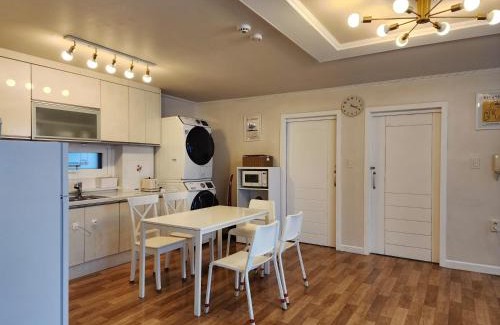 Sinjeong-dong Apartment | Ellastay Seoul Wide House Subway Station Area Family Travel Recommendation
