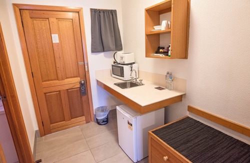 Albury Hotel | Elm Court Motel