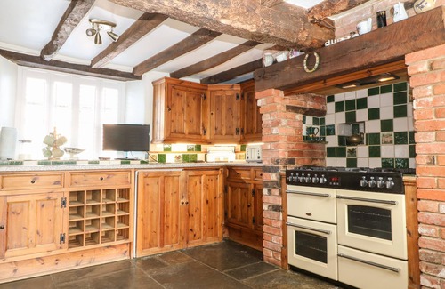 Quedgeley Cottage | ELMHURST COTTAGE, pet friendly, with open fire in Chipping Campden
