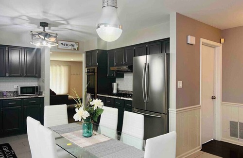 Elmhurst House | "Elmhurst Oasis: Extended O'Hare Stay"