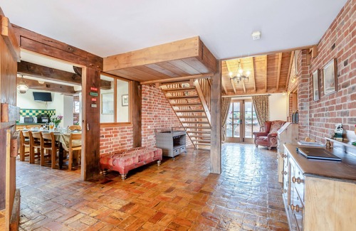 Wangford House | Elms Barn - Six Bedroom House, Sleeps 12