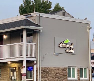 Auburn Hotel | Elmwood Motel