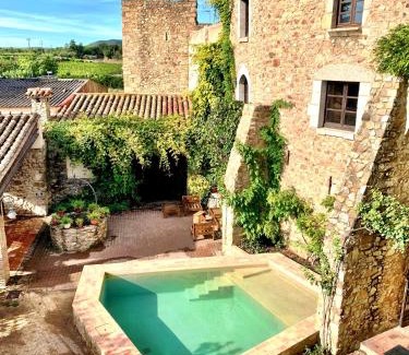 Capmany Villa | Els Racons del Fort Castle hosting up to 18 people