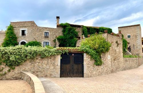 Capmany Villa | ELS RACONS DEL FORT Castle in wine territory