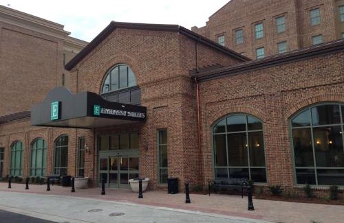 Yamacraw Village Hotel | Embassy Suites Savannah Historic District