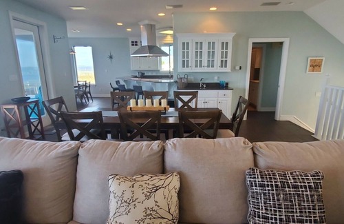 Lakeview  Jefferson County House | Embrace the tranquility of this Heavenly Pleasure Island Lake House.