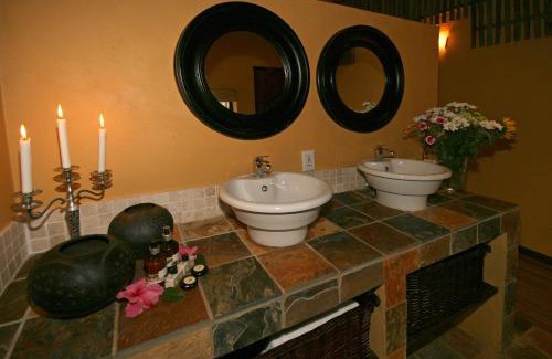 Hluhluwe Cabin | Emdoneni Lodge with Zululand Cat Conservation Project