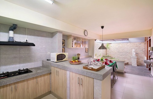 Taman Griya House | Emeline House Cozy Retreat Just Minutes from Everything!