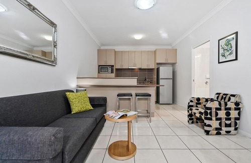 Emerald Apartment | Emerald Inn by Travellers