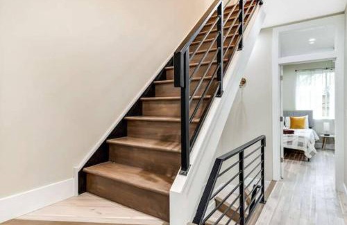 South Philadelphia Apartment | Emerald Jacuzzi Loft Luxury Above It All